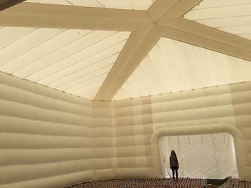 Etkinlik / Parti İçin Dayanıklı Süper Dev Şişme Çadır Beyaz Hava Yapı Yapısı