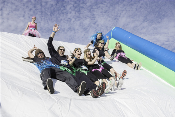Özelleştirilebilir PVC 41x5.5x6m The Humps şişme 5k etkinlikleri Yetişkinler için rekabetçi oyun