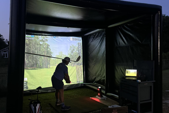 Taşınabilir Golf Eğitim Kafesleri Şişme Golf Simülatörü Projekör Ekranlı Atış Çadırı