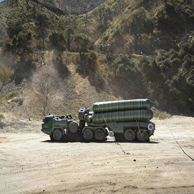 Rüzgar Direnci Performansı Özel Şişme Hava Savunma Füzesi Aracının Yılanı