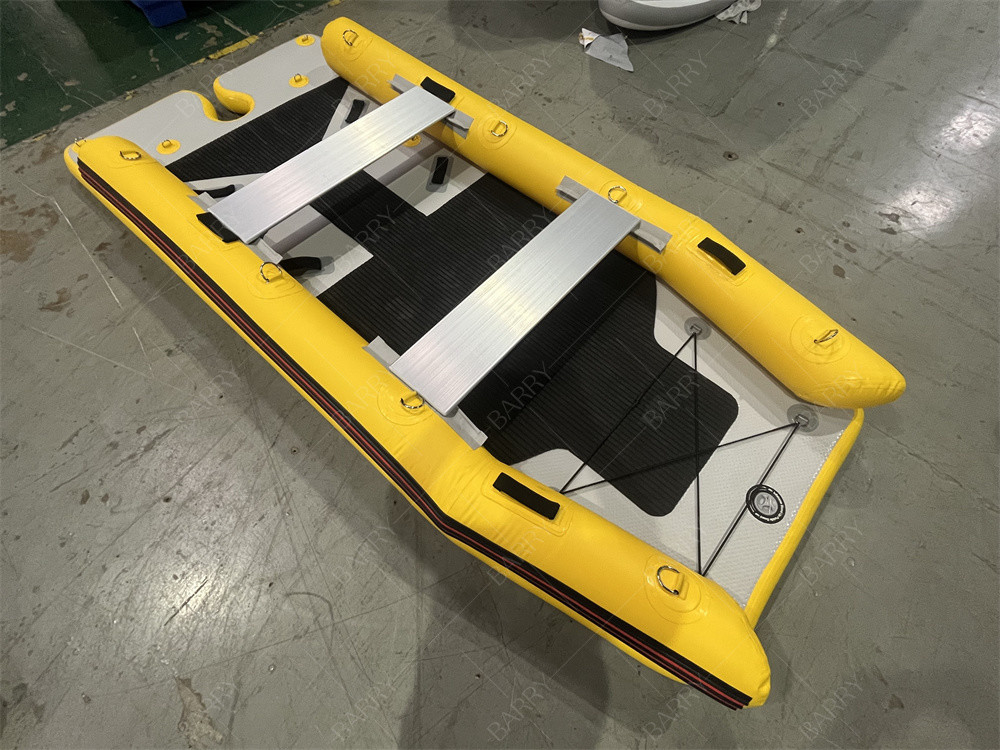 Küçük kayak şişme PVC Güçlü yelken Ce Hafif Ağırlıklı Katamaran Yelkenli Tekne Hipalon Şişme Tekne Katamaran