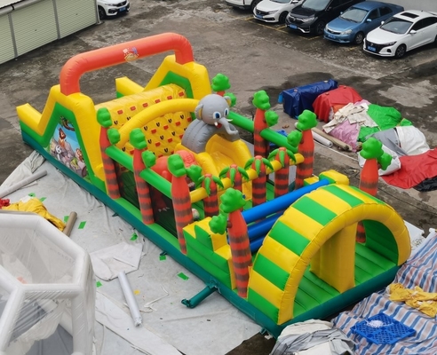 Oyuncaklar ile 0.55mm PVC Hayvan Şişme Engel Kursu 15*5*4.5m